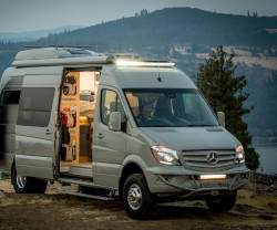 Vinn skidsemester i Sälen Vinn hyra av en lyxig husbil