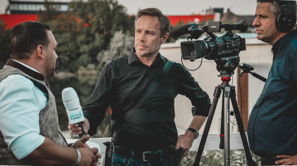 Intervjuar en representant från spelindustrin